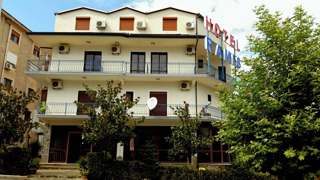 Ramis Hotel & Outdoor Sports Center Përmet المظهر الخارجي الصورة